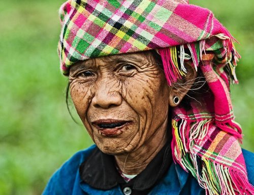 Vietnam-vieille femme Lü dents laquées
