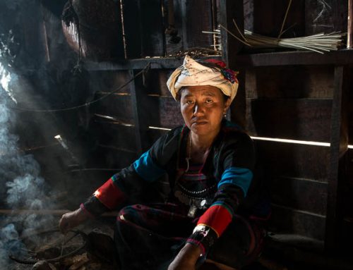 Laos-vieille femme sida hutte